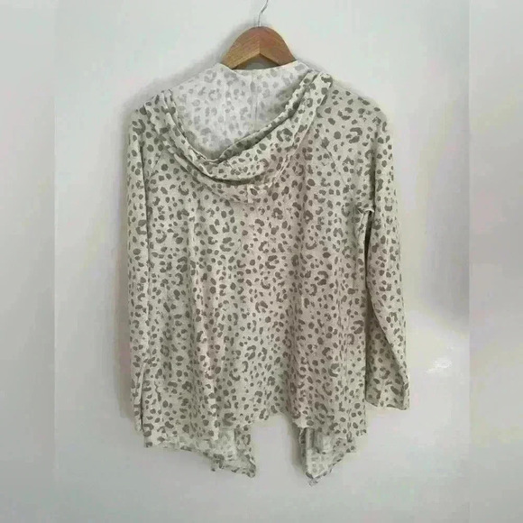 Jaclyn Smith intimates soft cheetah print open cardigan hoodie medium - Picture 3 of 6